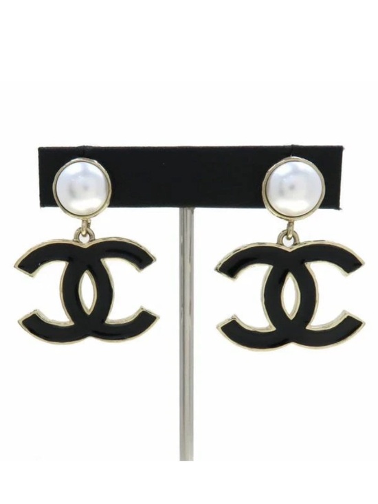 CHANEL Jewelry - CHANEL Black Enamel CC Drop Earrings with Pearl Tops